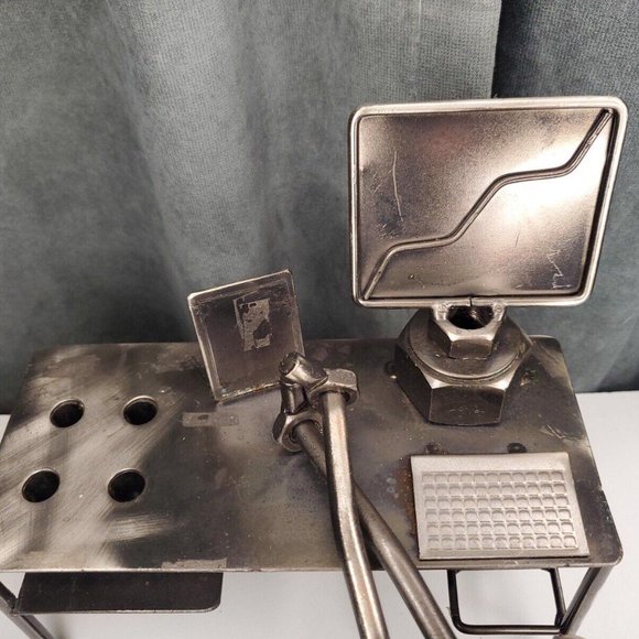 Nuts & Bolts Desk Organizer Sculpture STEELMAN24 Hinz & Kunst, Man at Desk - Picture 5 of 9